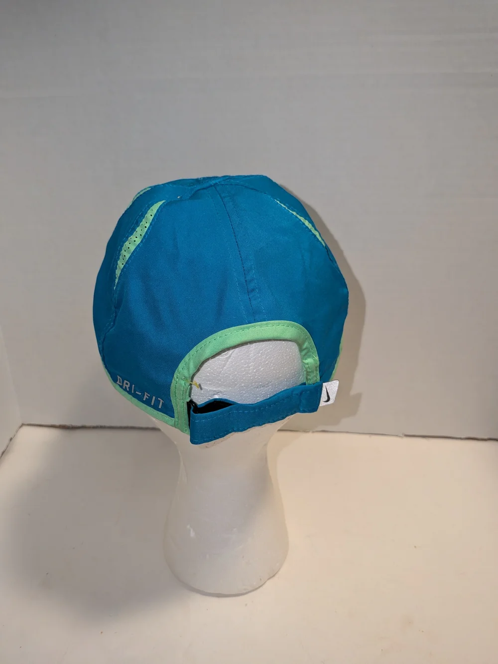 Nike Teal Blue Camo Featherlight Dri-Fit Hat with Mint Brim